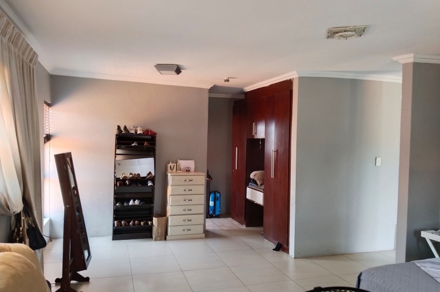 5 Bedroom Property for Sale in Birdwood Estate North West